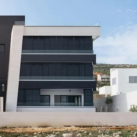 Luxury Beachfront Penthouse With Whirlpool And Spacious Rooftop Terrace, * Vinjerac