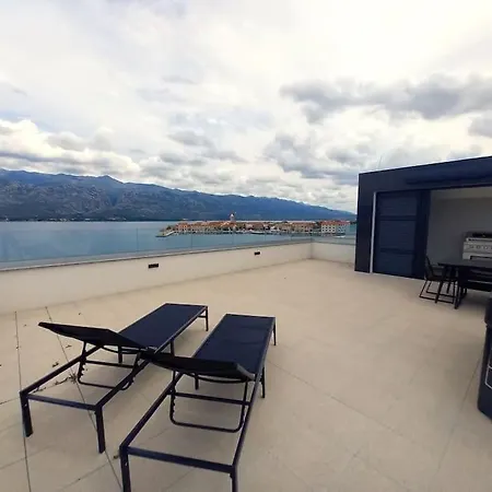 Luxury Beachfront Penthouse With Whirlpool And Spacious Rooftop Terrace,