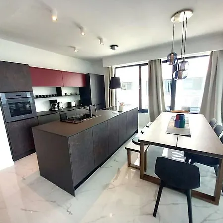 Luxury Beachfront Penthouse With Whirlpool And Spacious Rooftop Terrace, Lägenhet Vinjerac