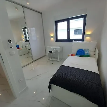 Luxury Beachfront Penthouse With Whirlpool And Spacious Rooftop Terrace,