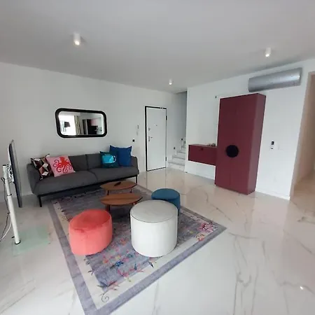 Luxury Beachfront Penthouse With Whirlpool And Spacious Rooftop Terrace, Lägenhet *