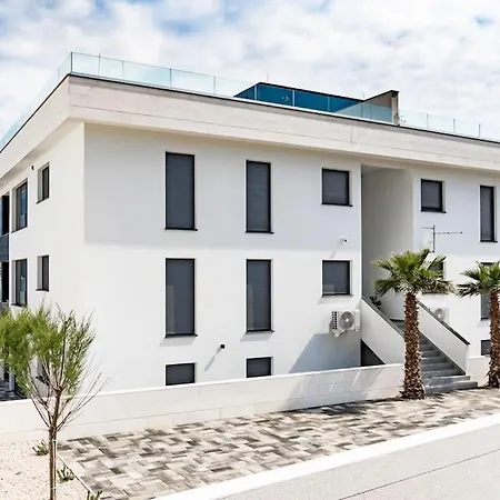 Luxury Beachfront Penthouse With Whirlpool And Spacious Rooftop Terrace, * Vinjerac