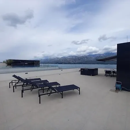 Lägenhet Luxury Beachfront Penthouse With Whirlpool And Spacious Rooftop Terrace,