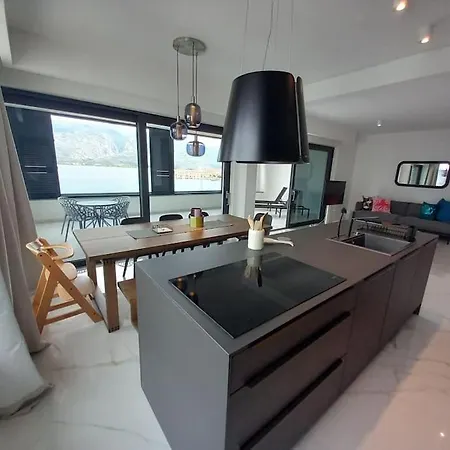 Lägenhet Luxury Beachfront Penthouse With Whirlpool And Spacious Rooftop Terrace, Vinjerac