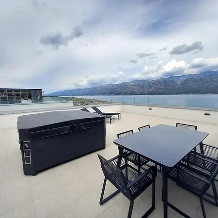 Lägenhet Luxury Beachfront Penthouse With Whirlpool And Spacious Rooftop Terrace,