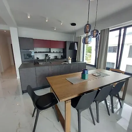 Luxury Beachfront Penthouse With Whirlpool And Spacious Rooftop Terrace, Lägenhet Vinjerac