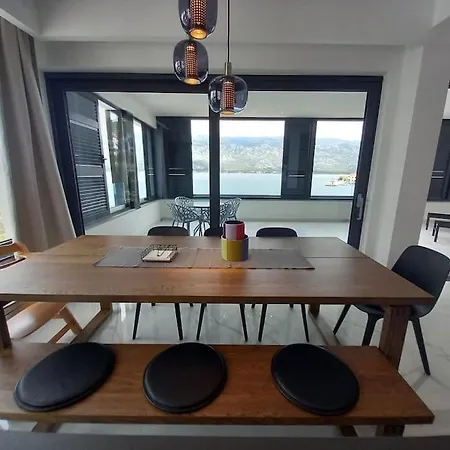 Luxury Beachfront Penthouse With Whirlpool And Spacious Rooftop Terrace, * Vinjerac