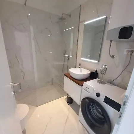 Luxury Beachfront Penthouse With Whirlpool And Spacious Rooftop Terrace,