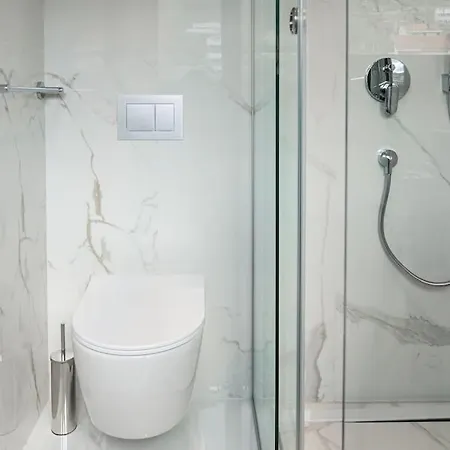 Luxury Beachfront Penthouse With Whirlpool And Spacious Rooftop Terrace, Lägenhet Vinjerac
